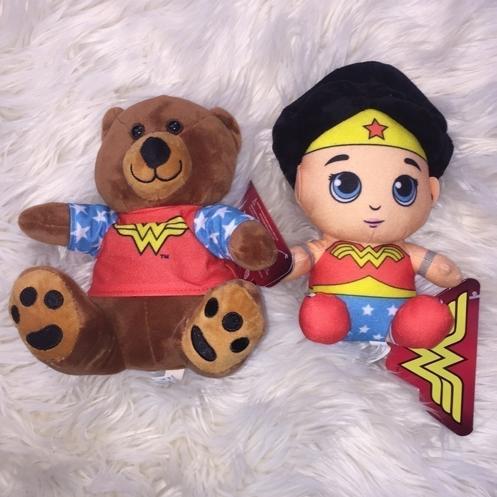 Set of 2 Wonder Woman plush toys. NWT.